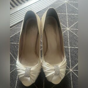 Chic Ivory Heels with Sparkling Accent